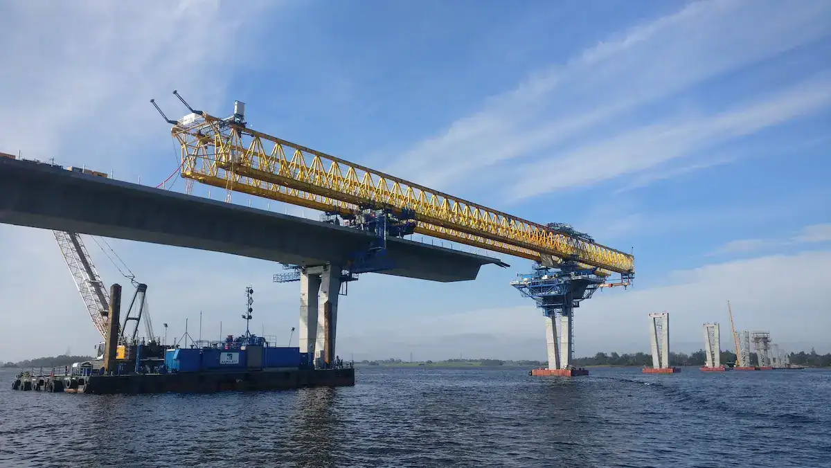 Bridge erecting machine operation