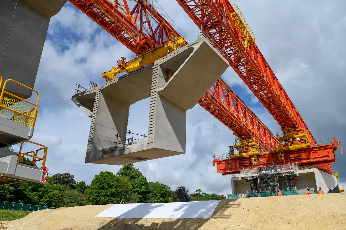 bridge launching gantry
