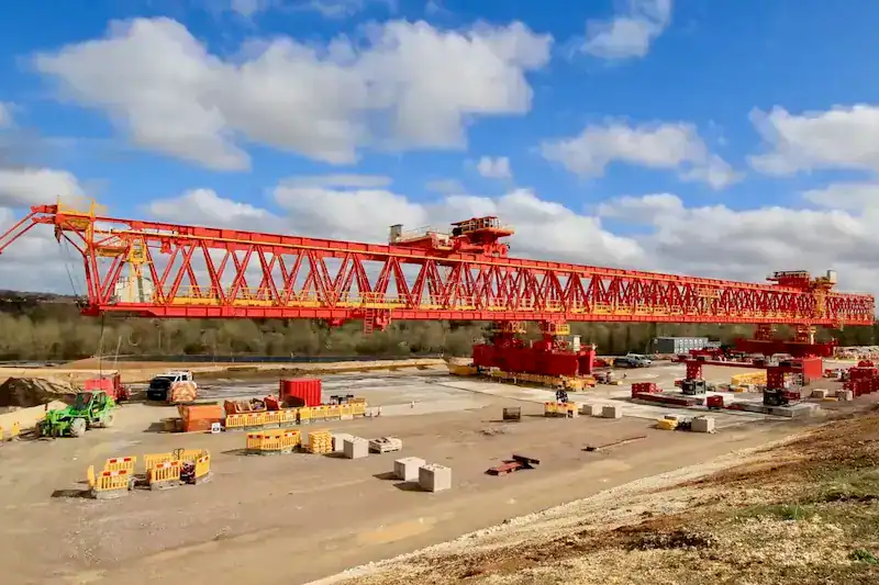 bridge launching gantry