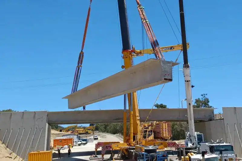 Crawler crane erection