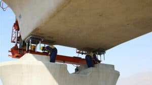 HSCRANE engineers commissioning 200T bridge launching gantry on site